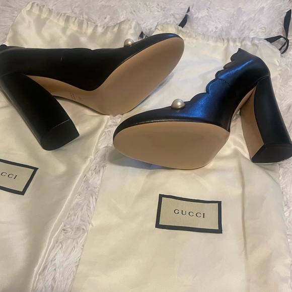 NWOT Gucci Black Scalloped Leather Willow Pearl Embellished Block heel Pumps - Picture 6 of 15